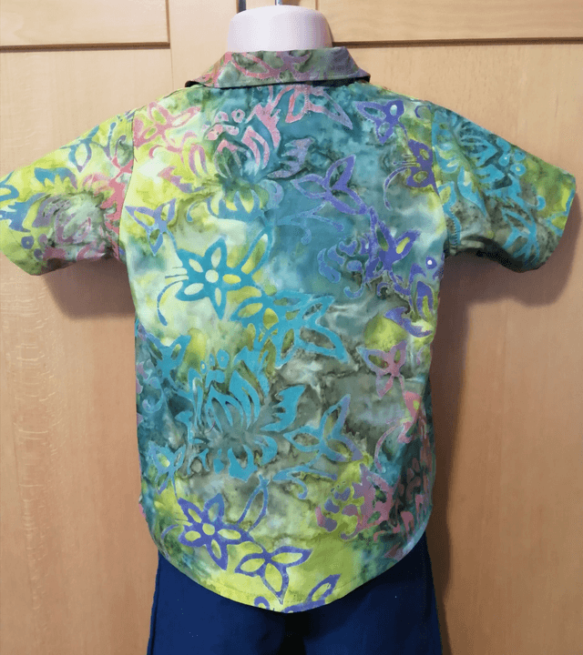Shirt - 18 mth (86 cm).   Green batik