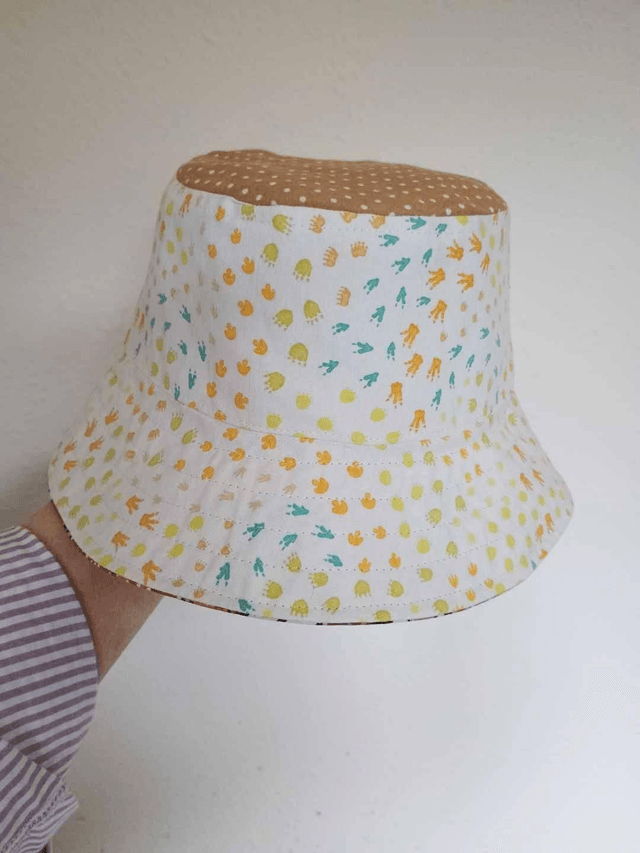 Hat - approx. 2-4 yrs.   Australiana