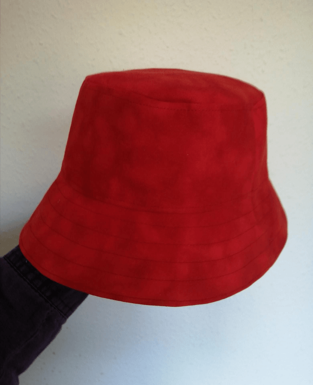 Hat - approx. 2-4 yrs.   Building bricks
