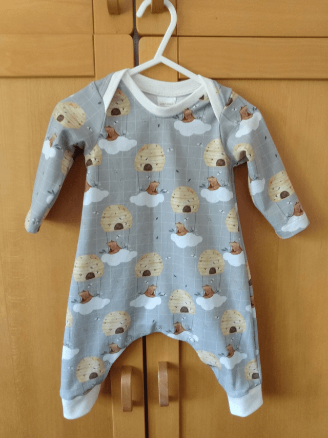 Babygrow - 3-6 mth (6-7 kg).   Bears and bees