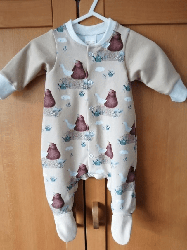 Babygrow - 0-3 mth (4-5 kg).   Bears and ducks