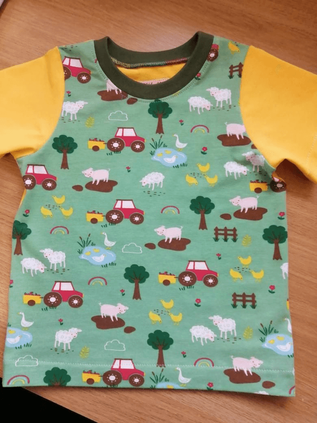 T-shirt - 2 yrs (92 cm).   Farm