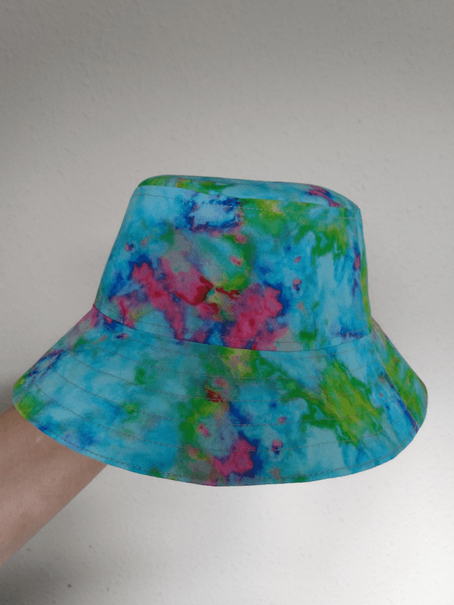 Hat - approx 5-8 yrs.   Water paint